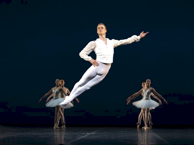 24-årige Jón Axel Fransson er blevet udnævnt til solist. PRfoto: Den Kgl. Ballet.