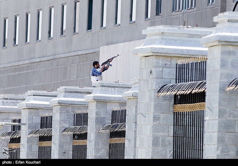 12 dræbt i angreb på Irans parlament – Islamisk Stat påtager sig skylden