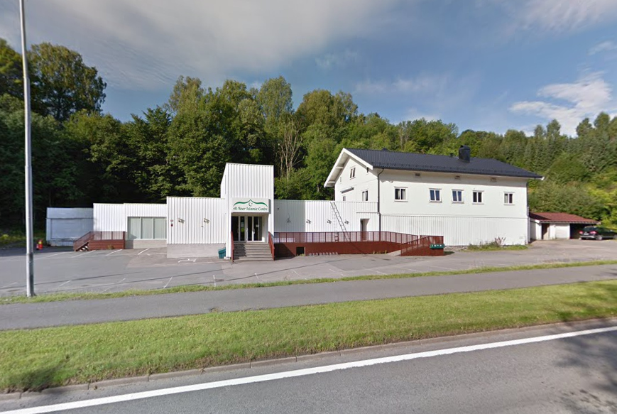 Skudepisoden fandt sted her i al-Noor Islamic Center i Oslo-forstaden Bærum. Foto: Google Streetview.