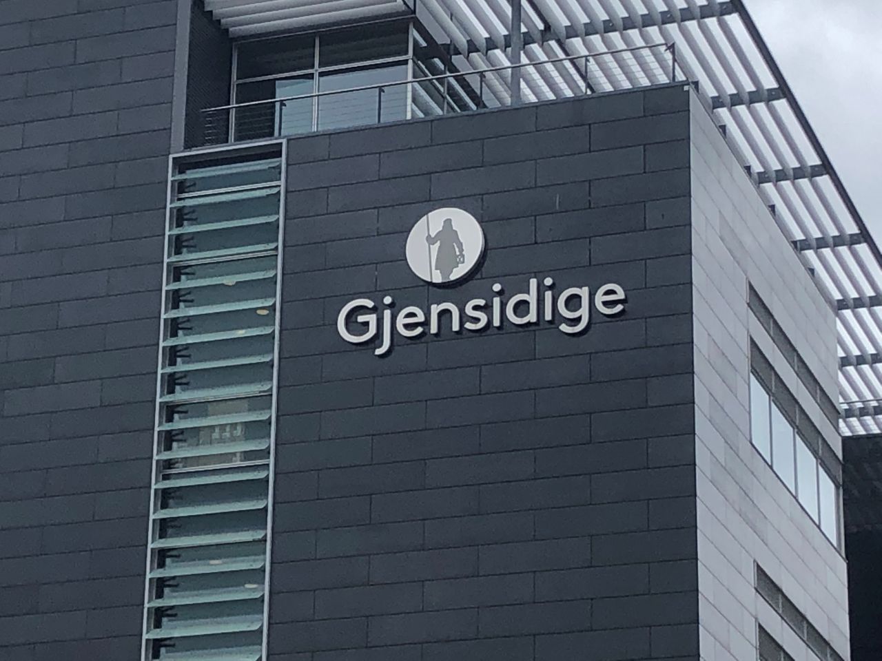 Fyringer og lukninger i forsikringsselskab