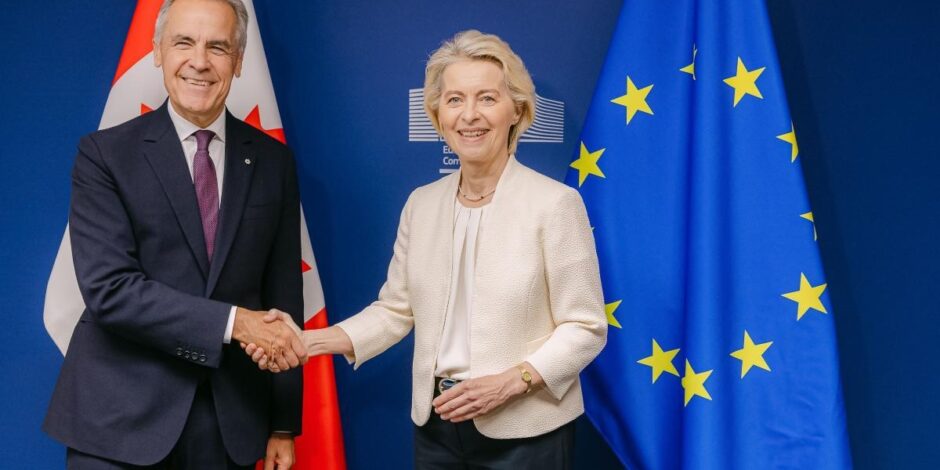 Von der Leyen vil åbne døren for Canada som associeret medlem af EU